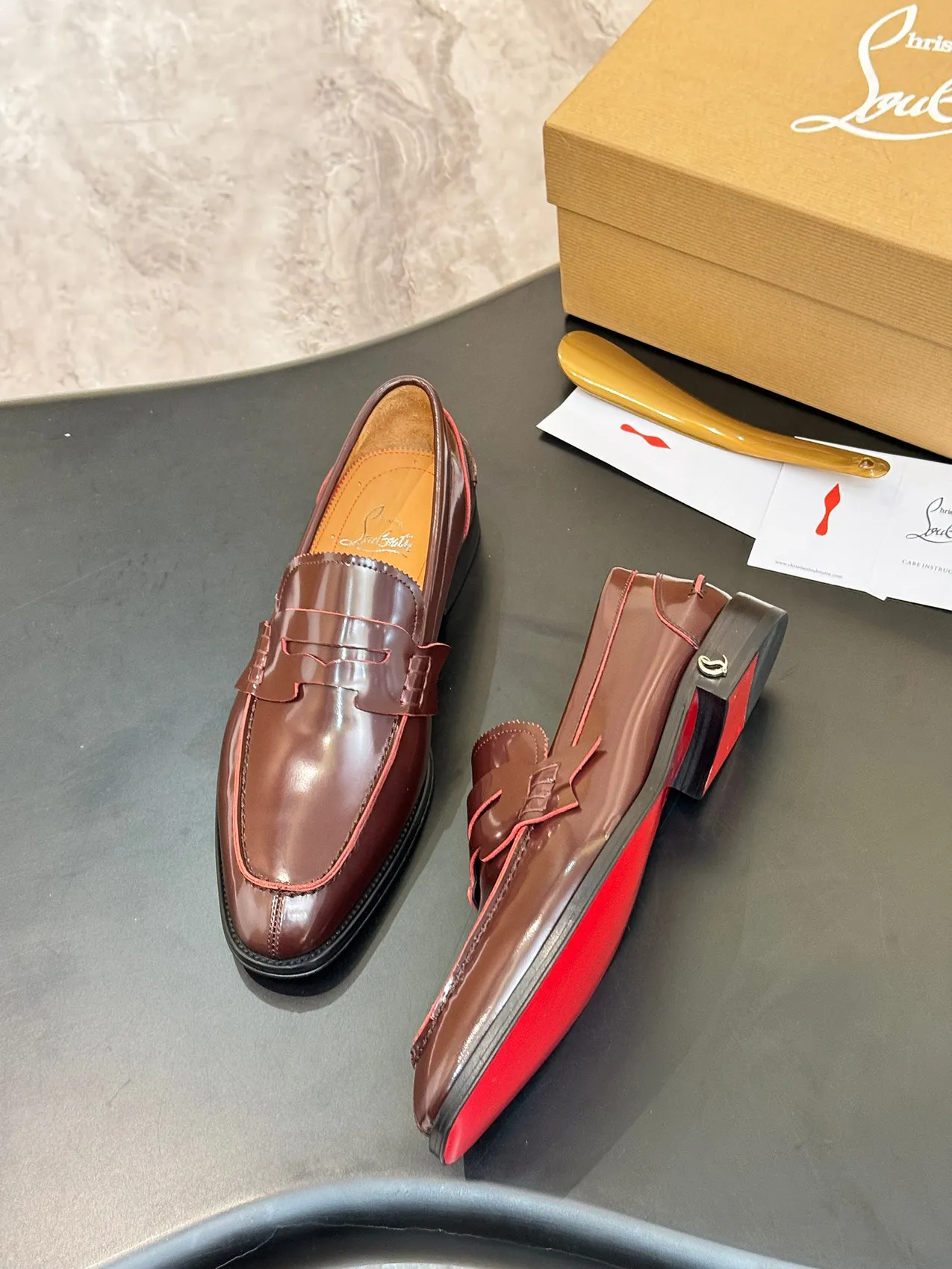 💰960 ••New real shots••CL～High-end men’s 👔Casual•loafers with red soles! ••🆑Genuine and top-quality goods from original orders ••✅💯 Purchase goods from top-quality original orders! Original imported patterned cowhide ➕Imported cowhide lining ➕Cowhide feet ➕Original leather outsole~🉑️Feel free to compare the authentic ones! Size: 39-44 (38.45.46.47 can be customized)